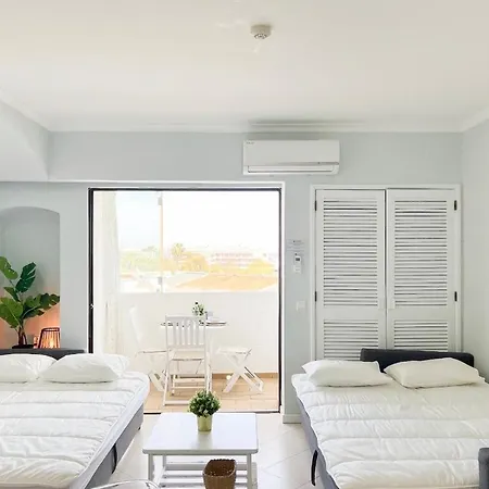 Sea View Apartment *