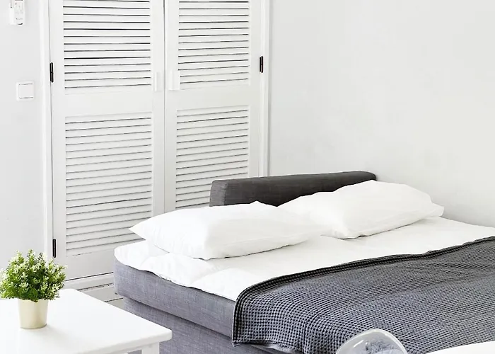 Sea View Apartment *