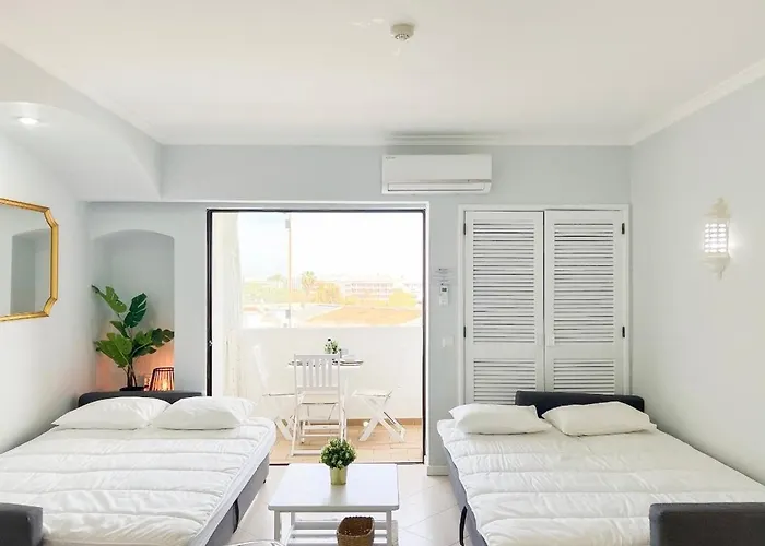 Sea View Apartment *