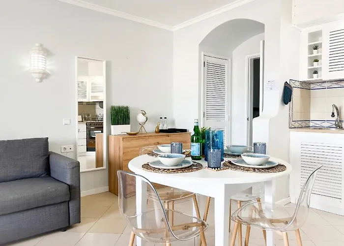 Sea View Apartment *